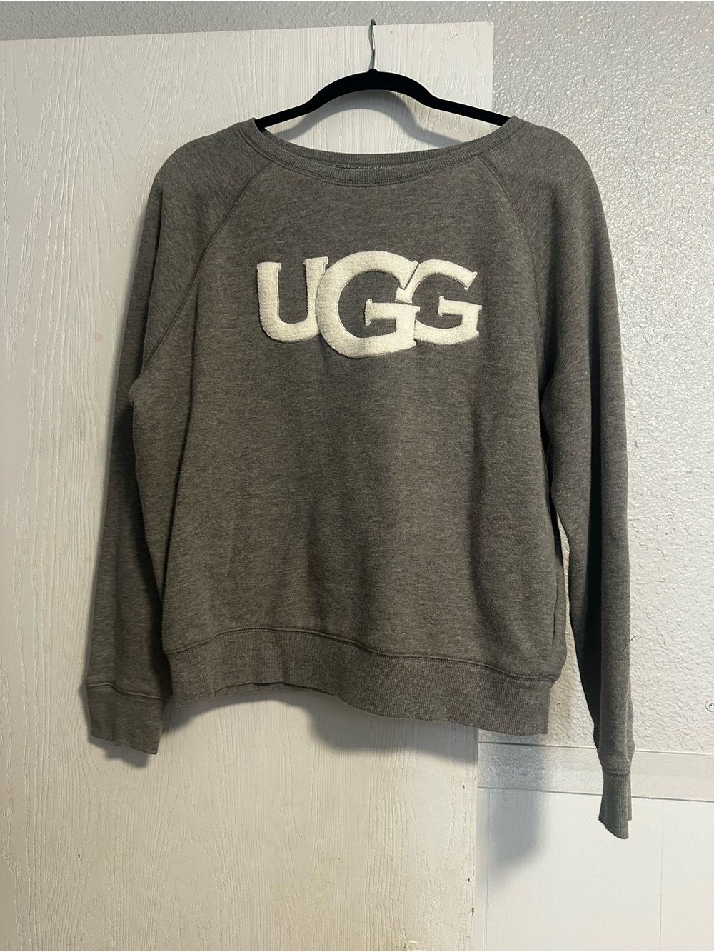 UGG Women's Gray Crewneck Sweatshirt with White Logo Medium